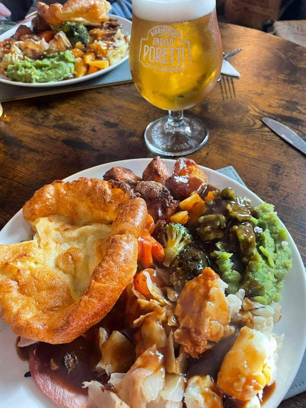 Victoria Inn Holyhead sunday lunch with pint